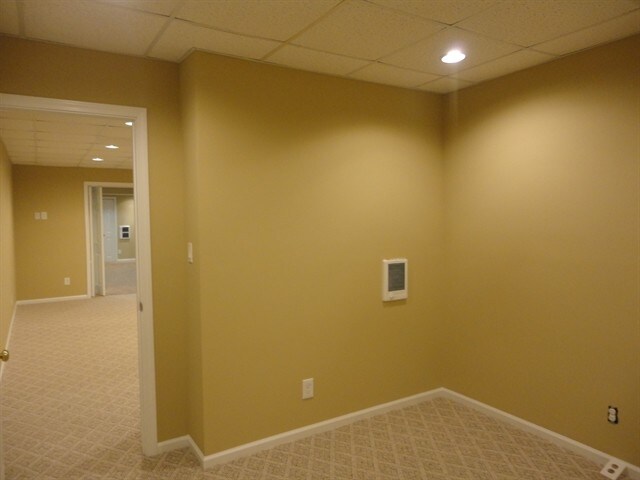 Building Photo - 744 Ridge View Dr