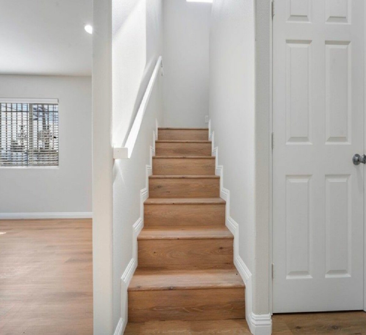 Building Photo - 10306 S Main St