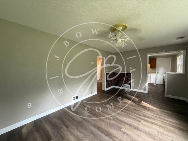 Building Photo - 3-Bedroom South Toledo Home with 2 Full Ba...