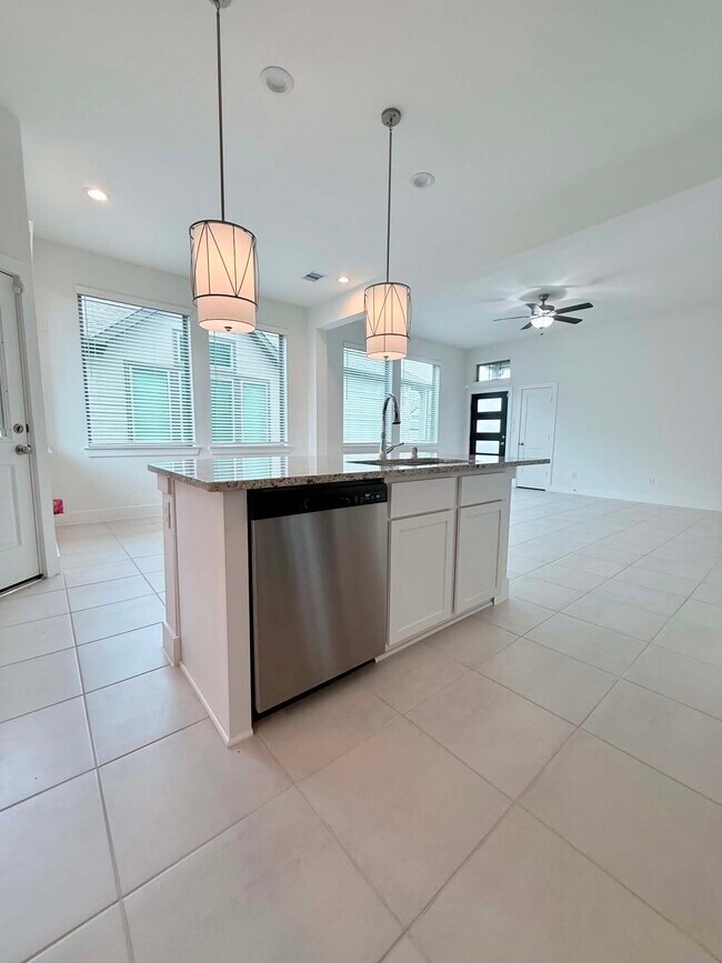 Building Photo - 1539 Crystal Stream Dr