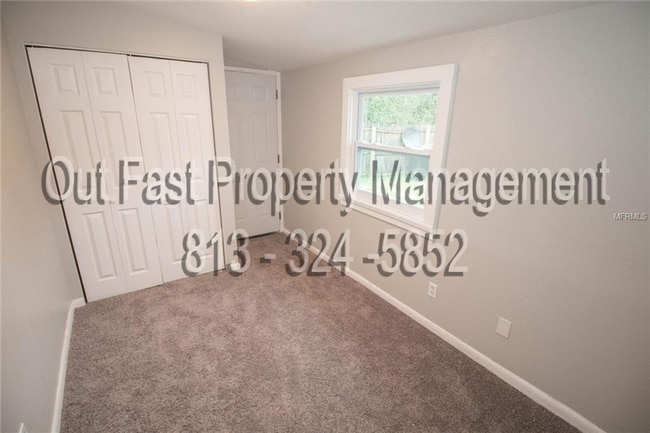 Building Photo - 226 SW Lincoln Cir N, St Petersburg Fl 33703