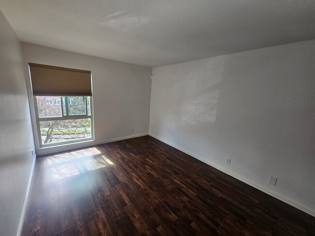Building Photo - Cozy 2 Bedroom Condo Looking Near Piedmont...