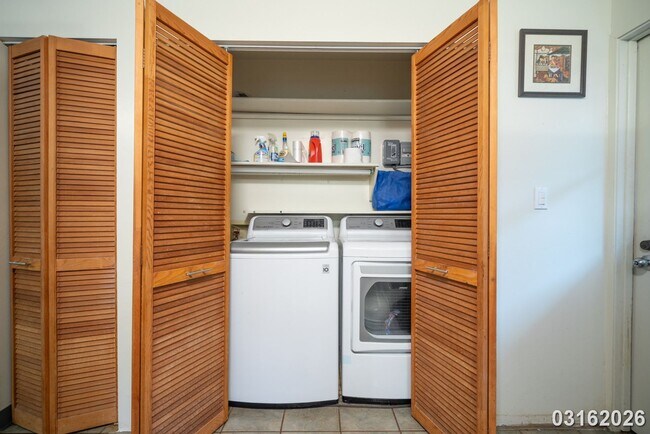 Building Photo - 4 Bed 3 Bath in Kalihi Valley