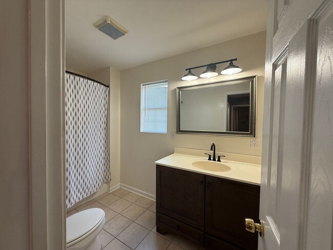 Building Photo - Cute 3 Bedroom Home on over an Acre in Ope...