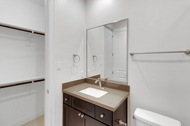 Building Photo - 1030 W 26th St