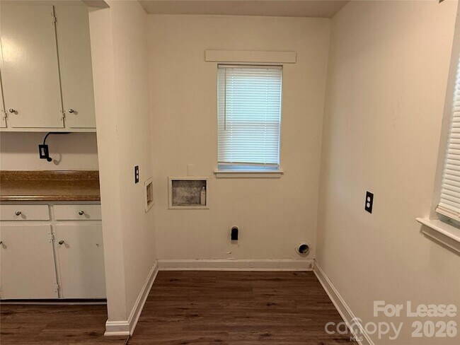 Building Photo - 6009 Monteith Dr
