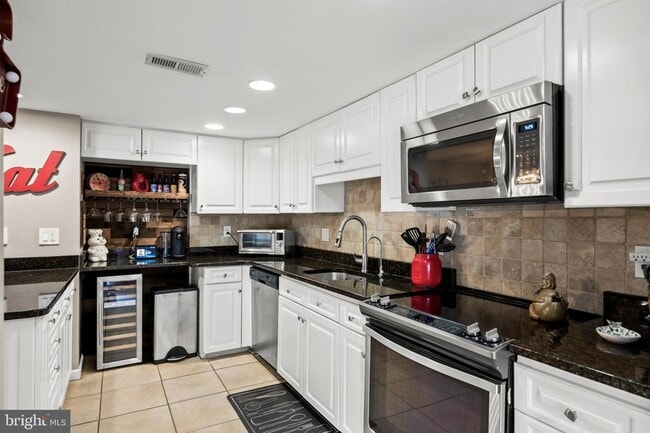 Building Photo - 1410 Chanticleer