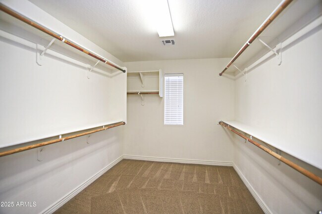 Building Photo - 1087 E Ibis St