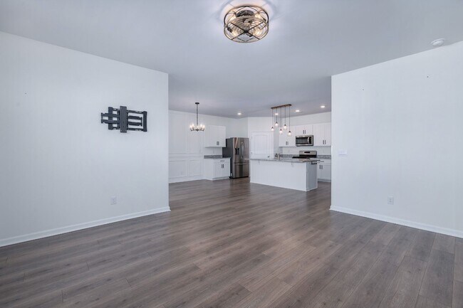 Building Photo - Like New, One-Level Living