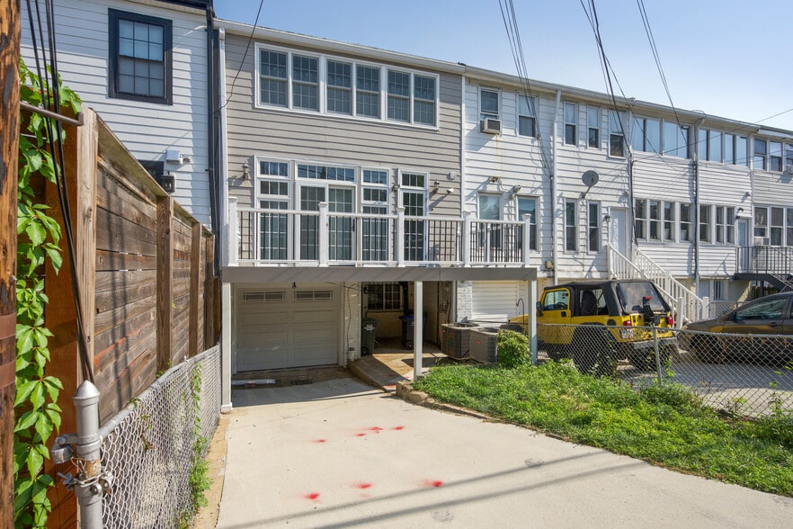 Building Photo - 1452 Spring Rd NW