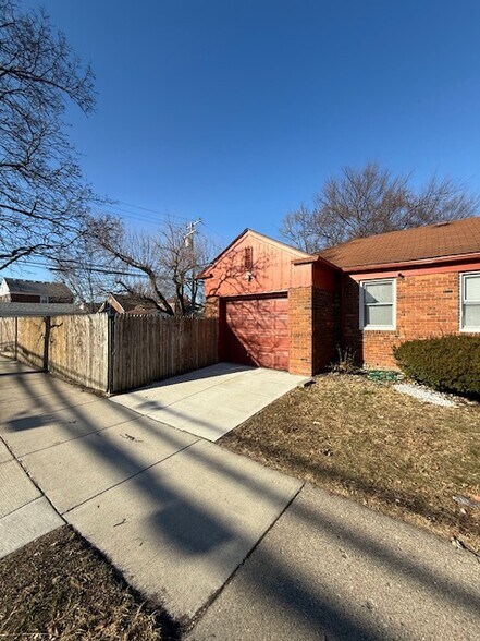 Building Photo - 19701 Tracey St