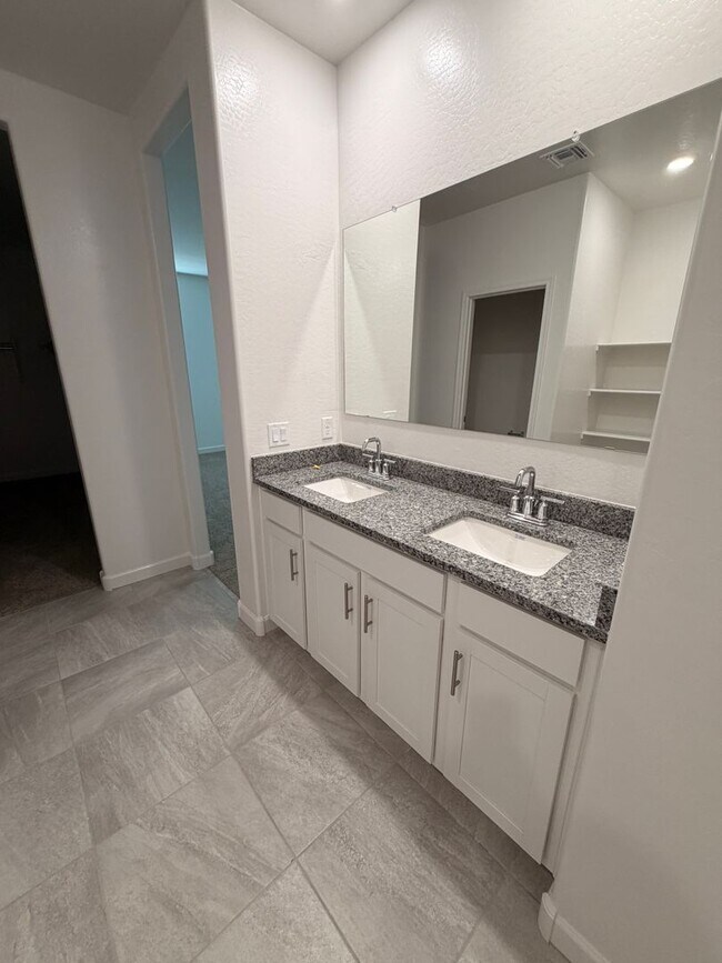 Building Photo - 1481 N Fenway Dr