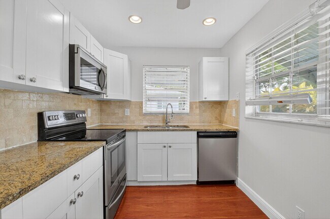 Building Photo - 801 Meadowlark Ln