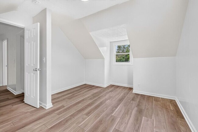Building Photo - 176 Robinwood Ave
