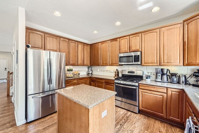Building Photo - Walkability, Space, and Sunshine: 4Bd Home...