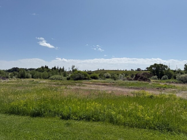 Building Photo - 220 Riverwood Dr