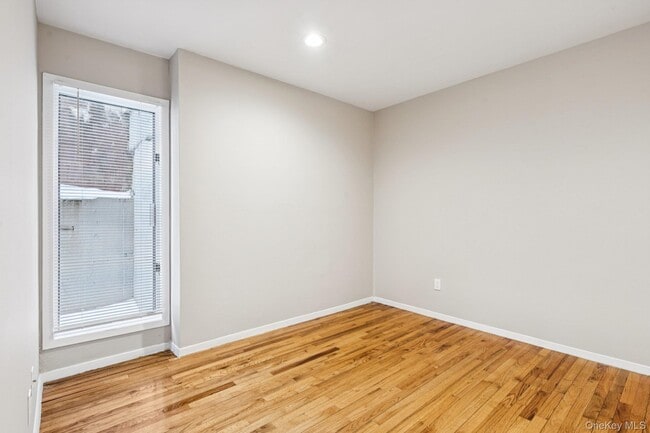 Building Photo - 60 Marwood Rd N