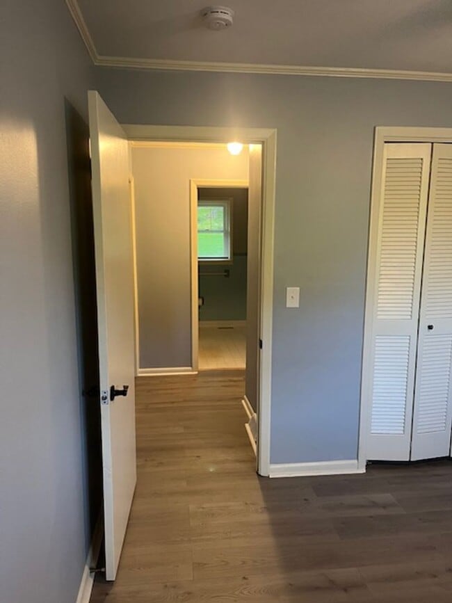 Building Photo - 4 Bedroom Ranch- Close to Town!
