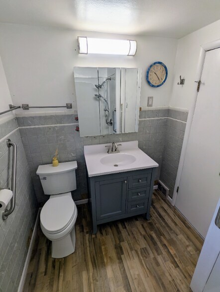 Building Photo - 1810 Midway Dr