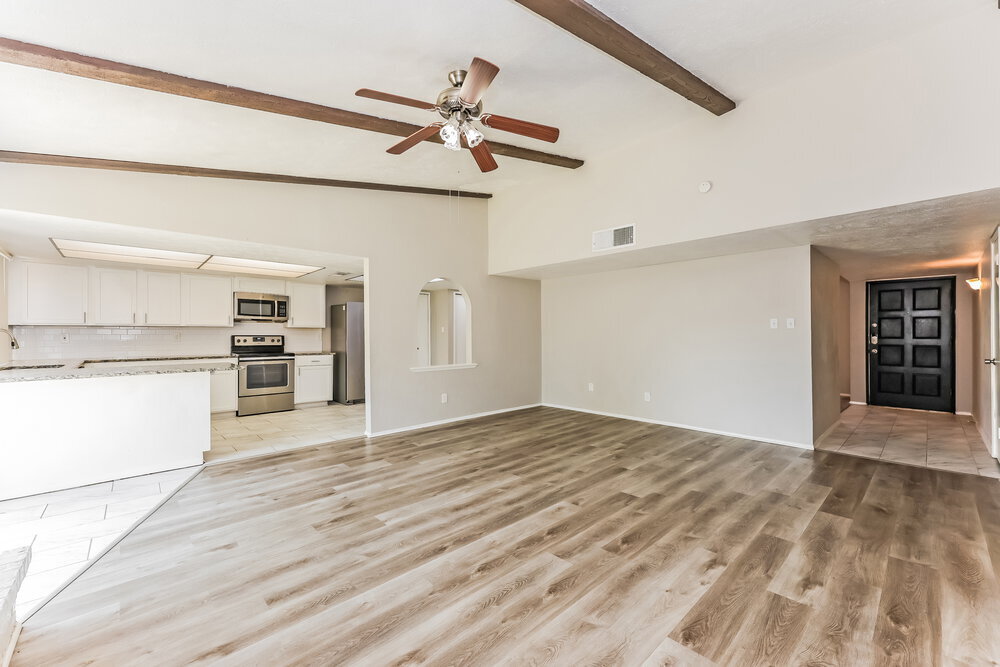 Building Photo - 902 Live Oak Dr