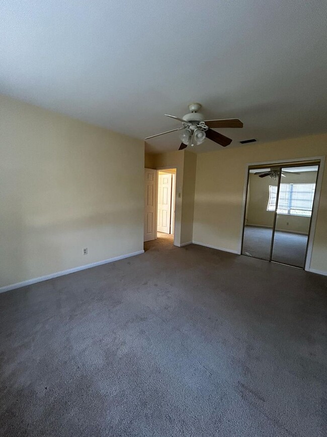 Building Photo - FIRST MONTHS RENT FREE - 3 Bedroom Home on...