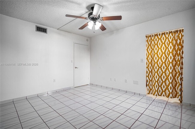 Building Photo - 495 W Park Dr