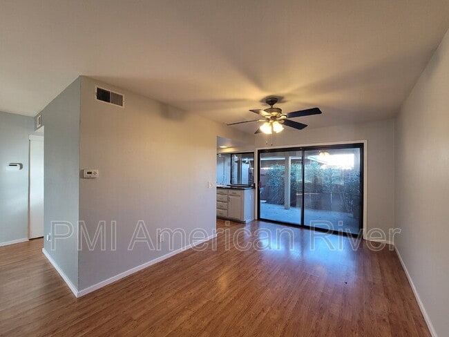 Building Photo - 3127 Vía Grande