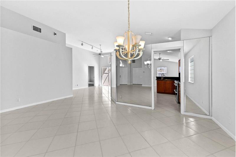 Building Photo - 14066 Glenlyon Ct