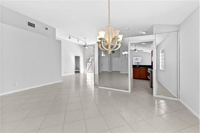 Building Photo - 14066 Glenlyon Ct