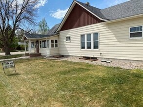 Building Photo - Amazing 3 bedroom home avail NOW