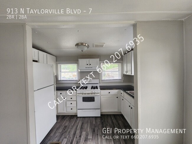 Primary Photo - 913 N Taylorville Blvd
