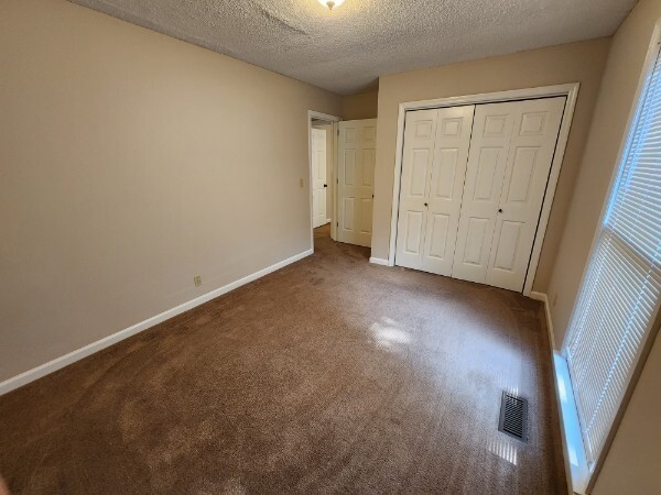 Building Photo - 7875 Saundersville Rd