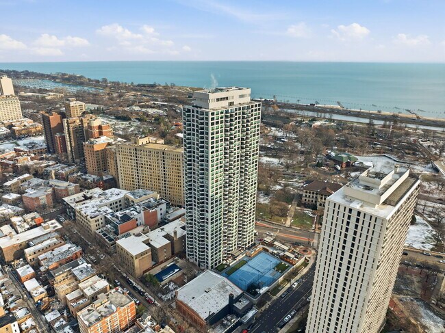 Building Photo - 2020 N Lincoln Park W