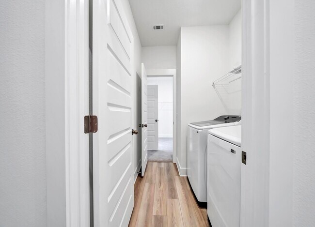 Building Photo - 217 Lyla Ln