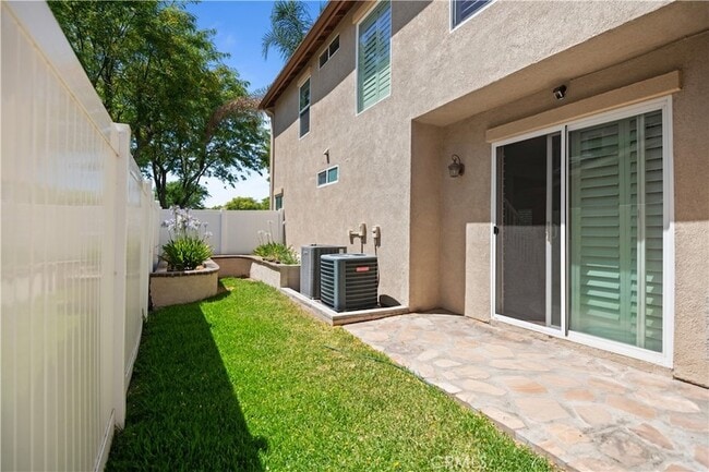 Building Photo - 11015 Van Uffelen Dr