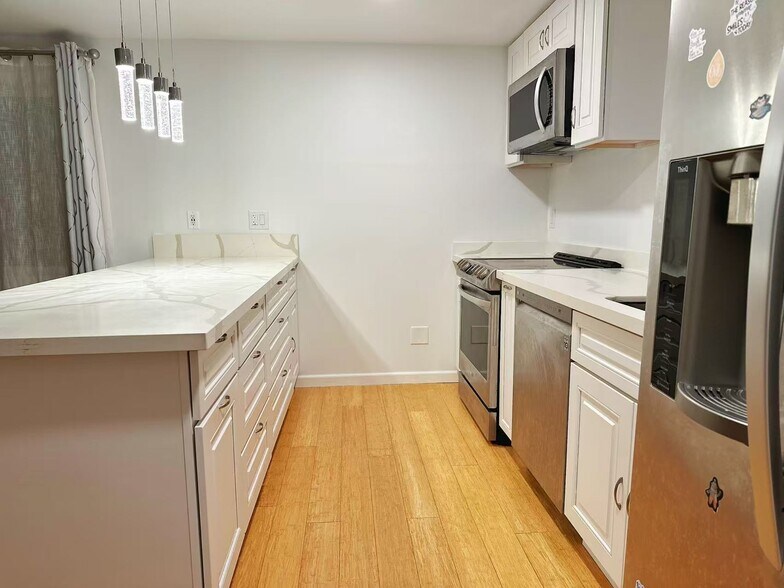 Kitchen - 2102 N 192nd St