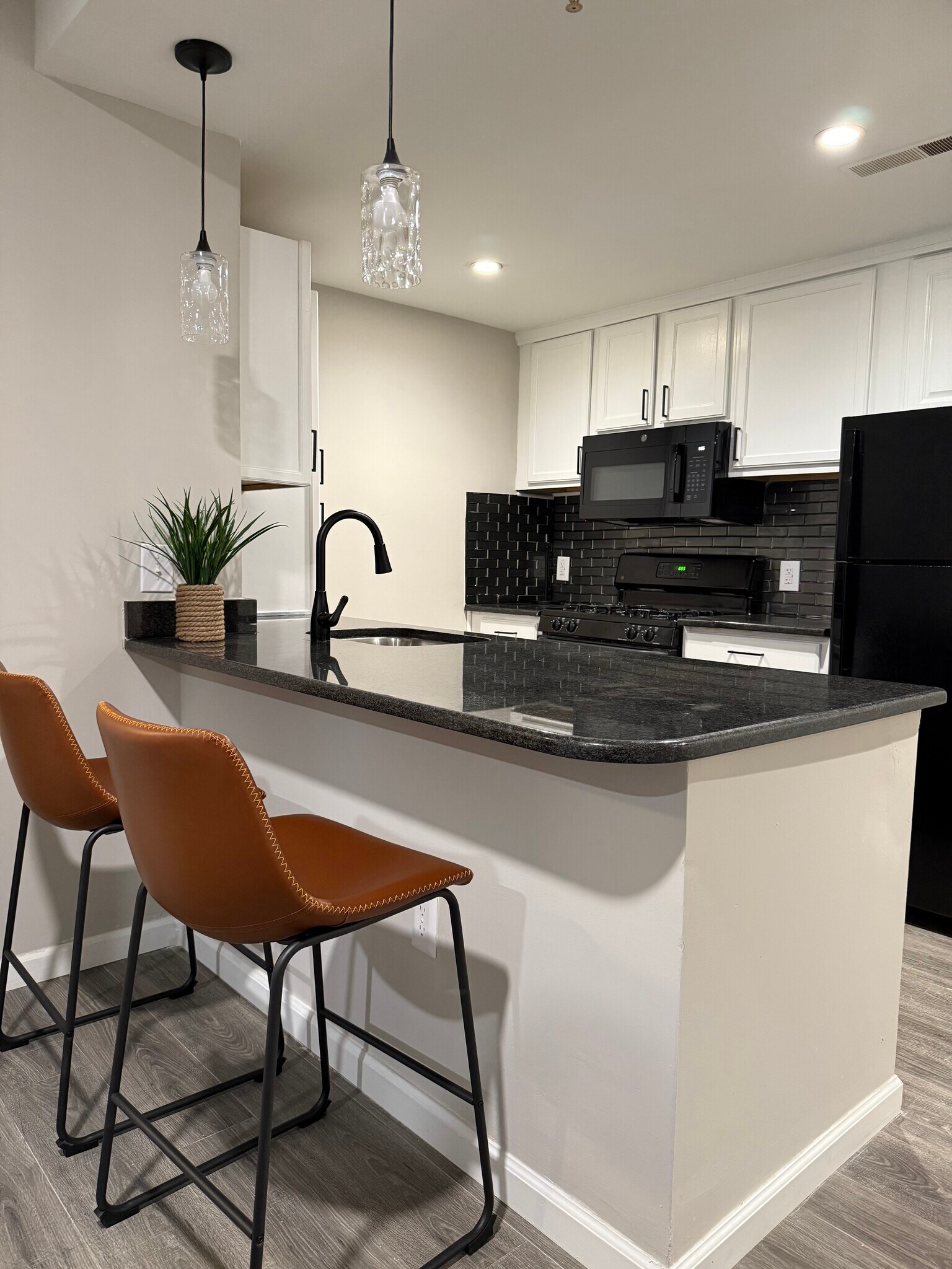 Building Photo - 355 I St SW