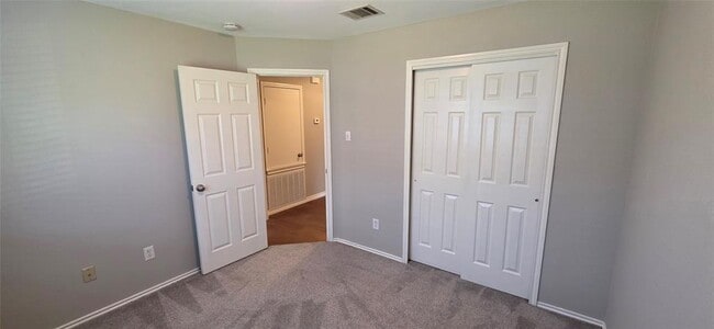 Building Photo - 204 Quail Hollow Dr