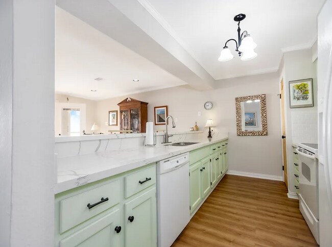 Building Photo - 8316 Seawall Blvd
