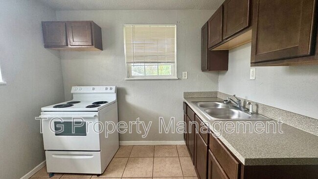 Building Photo - 2821 Moncrief Rd