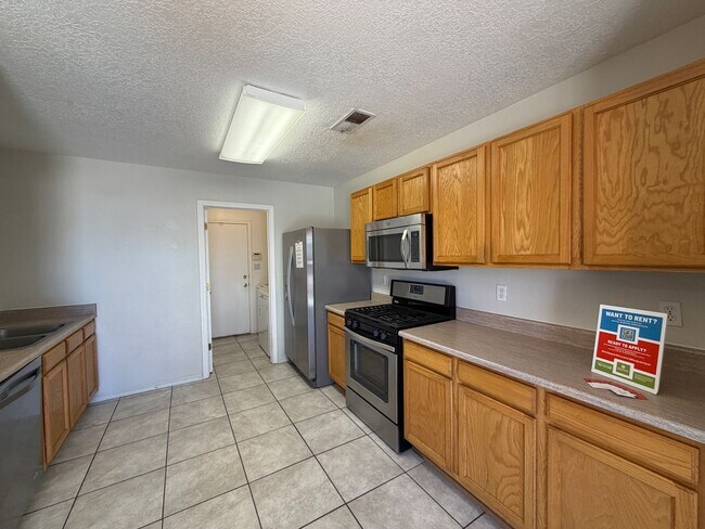 Building Photo - 3 Bedroom Home Near Unser Blvd NW & Ladera Dr NW!