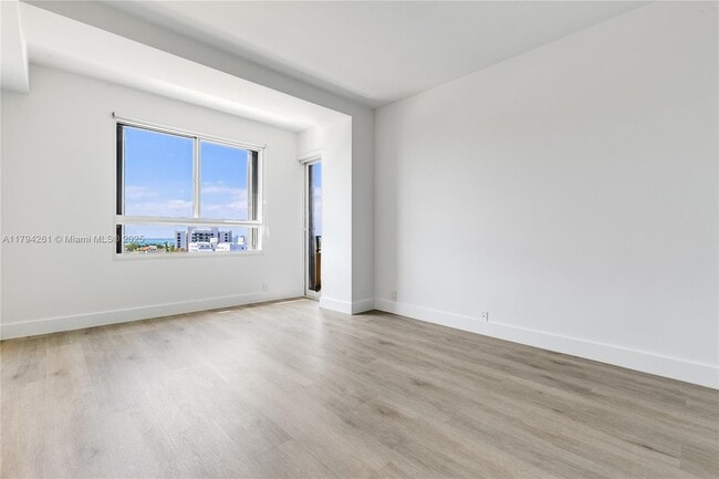 Building Photo - 251 Crandon Blvd