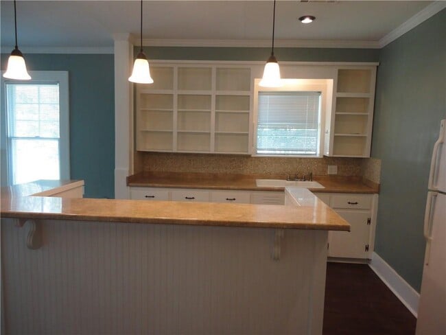 Building Photo - 200 E 33rd St