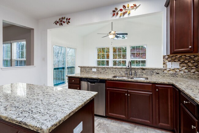 Building Photo - Spacious Home in Williamsburg - WASHINGTON RIDGE