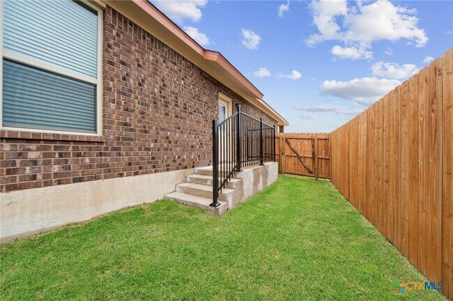 Building Photo - 126 Leon Ln