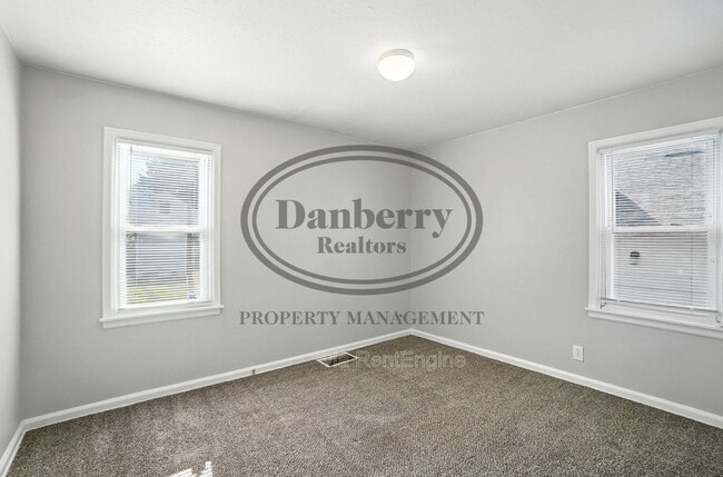 Building Photo - 1126 Searles Rd