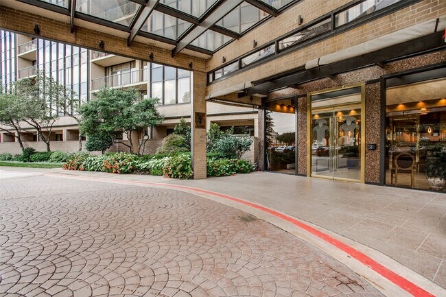 Building Photo - 5200 Keller Springs Rd