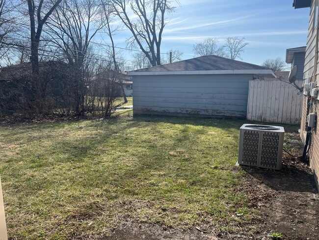 Building Photo - 319 Gentry St