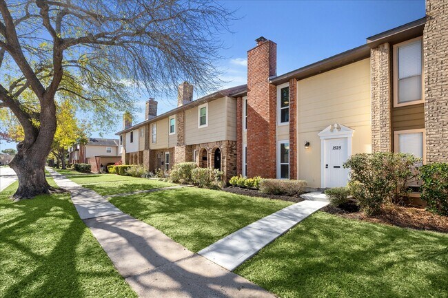 Building Photo - 1525 Bonanza Rd