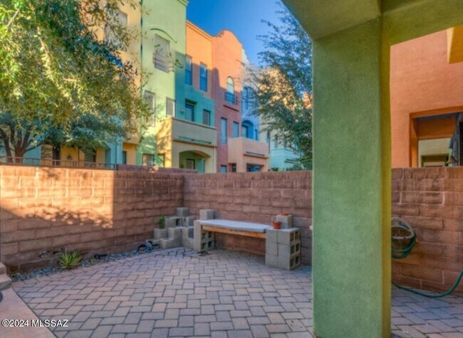 Building Photo - 2423 E Autumn Flower Dr